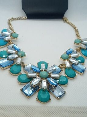THE LIMITED STATEMENT NECKLACE